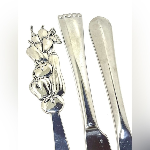 NWT set of Three Stainless Steel Spreaders. - Picture 2 of 3